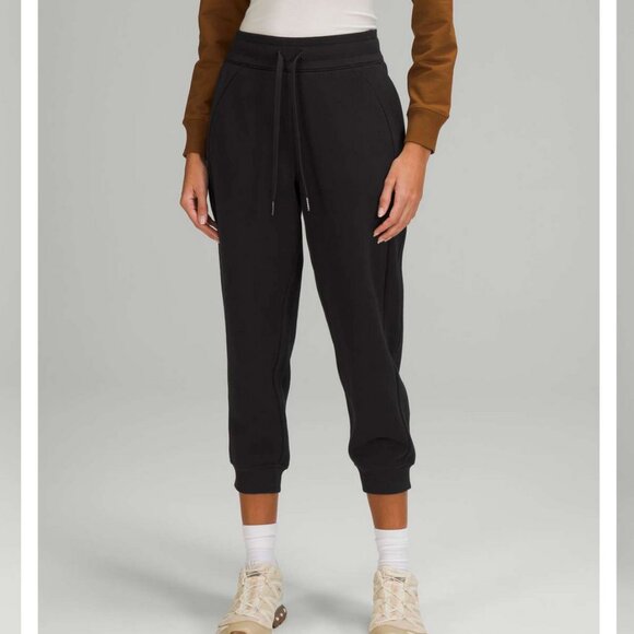 Lululemon Scuba High-Rise Cropped Jogger Black 4 - Picture 2 of 9